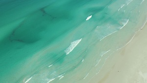 闭塞海水沙滩