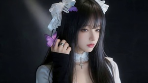 长发蝴蝶女孩