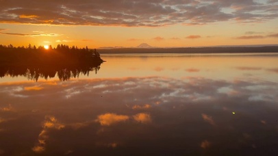 唯美日出广阔湖泊