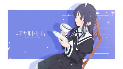 喝咖啡的少女