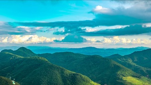 蓝天绿山