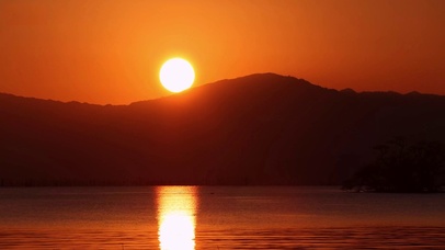 唯美落日湖面