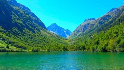 高山绿水湖