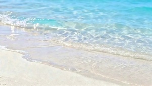 清澈沙滩海浪4K