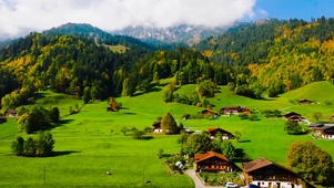 航拍瑞士绿地村庄