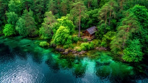 湖泊树林小屋美丽风景