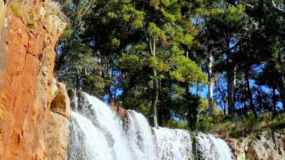 唯美壮观山涧瀑布4K