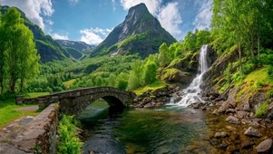 山川瀑布流水美丽风景