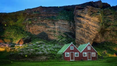 山脚下房屋唯美治愈