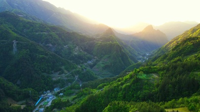 清晨青山