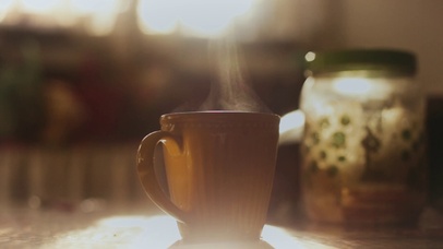 解压壁纸·一杯热气腾腾咖啡