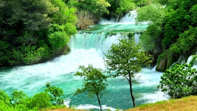 4K唯美山涧瀑布