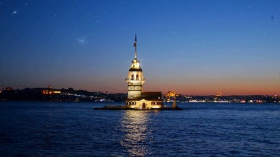 夜晚流星海上灯塔