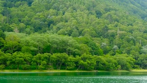 夏日青山绿水湖