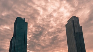 4k高楼夕阳云彩云层火烧云