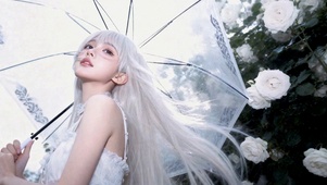 白发花园少女
