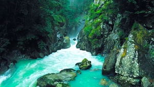 高山瀑布流水