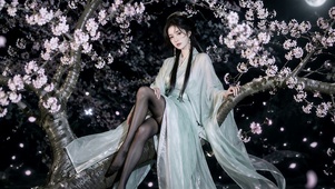 树枝上的黑丝美女