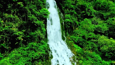 护眼山涧瀑布 4K