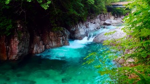 4K护眼山涧溪谷