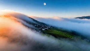云海月落梯田