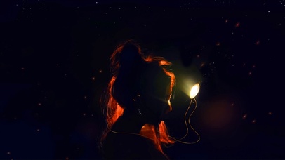 黑暗中靓丽的你