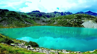 4K唯美山巅湖泊