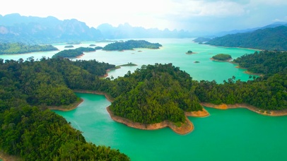 航拍美丽湖中岛屿