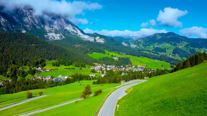 航拍唯美山地小镇