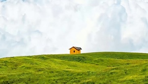 白云房屋草地带鱼屏