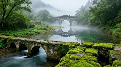 雾染青山古桥溪流
