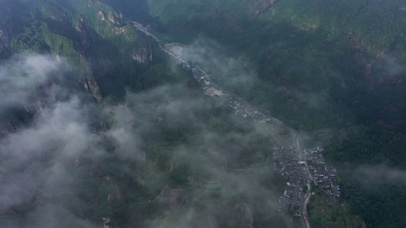 4k大山云雾缭绕农村梯田