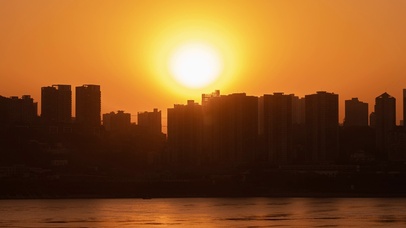 4k城市江边楼房日落夕阳剪影