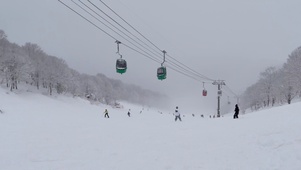 雪景雪山上缆车