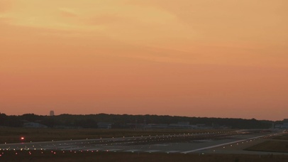 4K 高清 清晨着陆的飞机