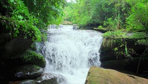唯美清凉山涧流水4K