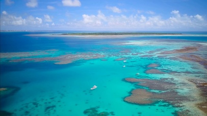 航拍美丽的浅海