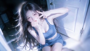 镜头前可爱表情少女