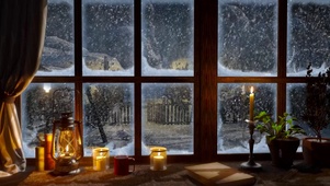 冬日温馨小屋窗外大雪