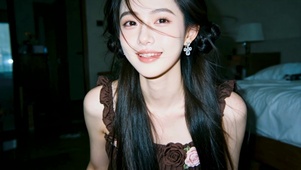 氛围感清纯美女