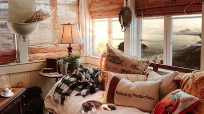 海滩边舒适的小屋