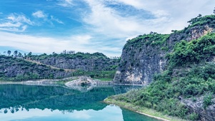 高山湖泊风景