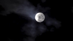 4K 高清 朦朦胧胧的圆月