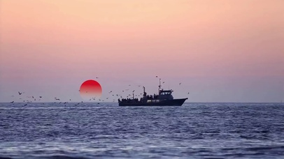 渔船落日大海