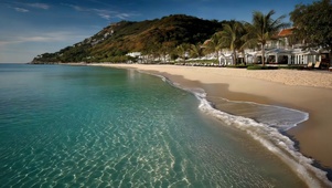 阳光清新度假海滩