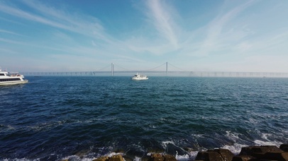 4k大海海上海水浪花城市海边