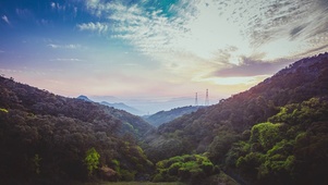 朦胧远山