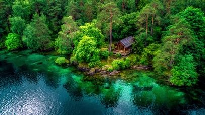 湖泊树林小屋美丽风景