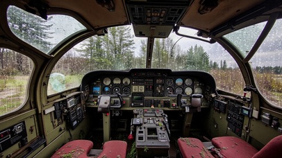 【雨景】废弃的机舱