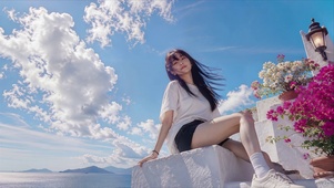 围墙美少女